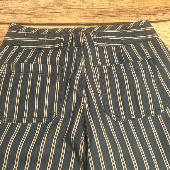 American Eagle Blue and White Striped Pants. Size 4 - Picture 4 of 4